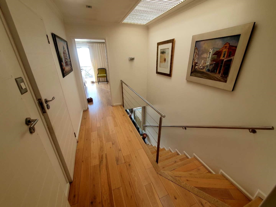 To Let 2 Bedroom Property for Rent in Green Point Western Cape